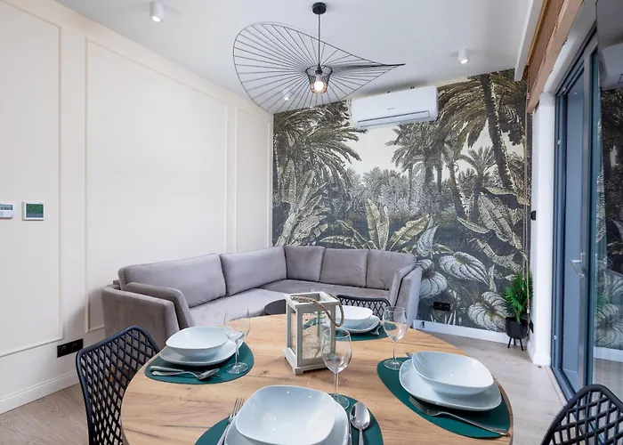 アパート Hevenia 15 レバル